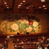 緑公会堂緞帳：牡丹と鉄仙花