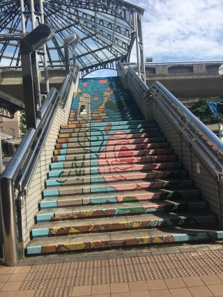 中川駅の階段アート【２】